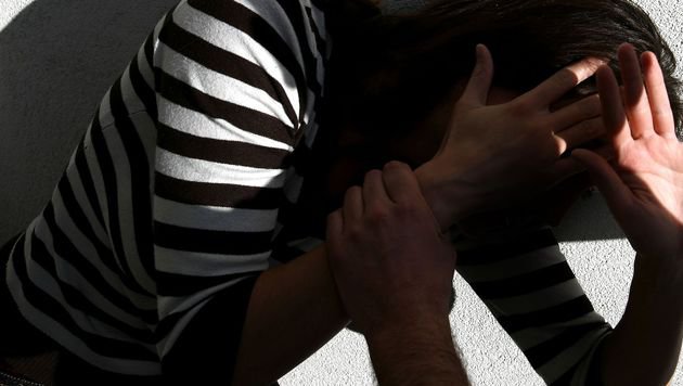 Sexattacke auf 19-Jährige in Bahnunterführung (Bild: APA/HANS KLAUS TECHT (Symbolbild))